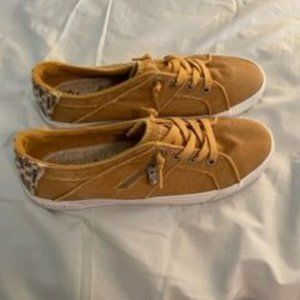 Blowfish Malibu Women's Fruit Sneaker* Brand New * Sunrise Smoked * Size 11